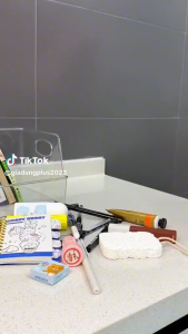 KỆ ĐỂ BÚT BÀN NHIỀU TẦNG- NGẪU NHIÊN