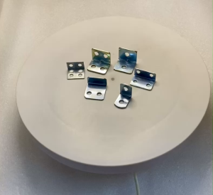 BÁT KE GÓC BO TRÒN LIÊN KẾT TỦ NỘI THẤT 15MM (2 LỖ VÍT_20C)