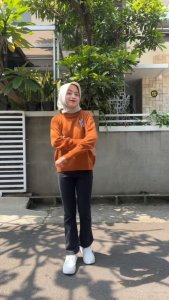 Sweater Rajut Wanita Polos Berpita - Lengan Penuh Crewneck Semi Crop