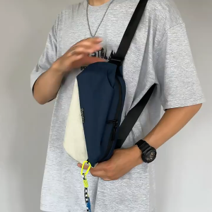 กระเป๋าคาดอก สะพายข้าง กันน้ำ อเนกประสงค์ ช่องแยก 4 ช่อง สายห้อยซิปดึงเปิดปิดง่าย