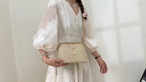 【🔥COD🔥】กระเป๋าสานสะพายข้างแฟชั่นสำหรับผู้หญิงกระเป๋าถือมีซิปสไตล์โบโฮสำหรับไปชายหาด