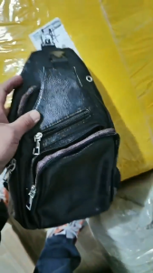 กระเป๋าแฟชั่นสะพายข้าง หนัง มีช่องหูฟัง ช่อง USB พร้อมส่ง