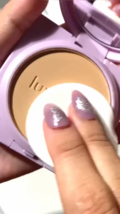 LUXCRIME Silk Glow Blur & Cover Two Way Cake - Bedak Foundation Padat High Coverage Untuk Kulit Halus Tanpa Pori