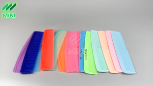 Lược nhựa Lucky chải tóc có cán cầm nhiều màu sắc - Giao ngẫu nhiên