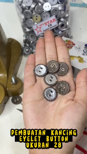 Kancing Bungkus Lubang Dua Ukuran 18 Merek Newstar