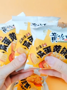 现货MY 黄飞红-糯米锅巴-咸蛋黄味/麻辣味 75克 HUANG FEI HONG-Glutinous Rice Crackers-Salted Egg Yolk Flavor/Mala Flavor 75G