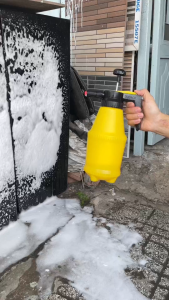 COMBO 2 XÀ BÔNG BỌT TUYẾT SAGONO SUPER WASH MÙI CAM + BÌNH XỊT RỬA XE BỌT TUYẾT Cầm Tay 2L MÀU VÀNG