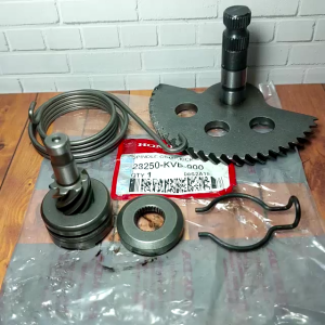 (3 PC) Paket Honda Beat Gigi Pinion + As Selah + Perselahan KVB KVY / As Gigi Kampak Beat Karbu / As Slah Kapak Vario Carbu / Gear Pinion Bit / Per Slahan Selahan Scoopy / Bosch As Kick Starter Spacy / Satu Set Selahan Beat Lama