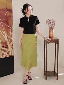 daidai (Ready Stock) Women Slim Fit Short Sleeve T Shirt Ladies Chinese Cheongsam Top 新中式国风立领短袖T恤女夏季新款宽松复古旗袍盘扣正肩上衣