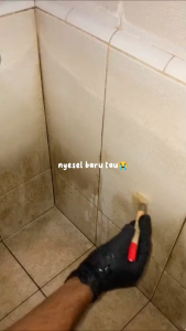 Toilet Cleaner 1 Liter Pembersih kerak keramik kamar mandi / Pembersih kerak toilet Toilet Cleaner Botol Plastik Sikat Toilet Efektif - Lazada