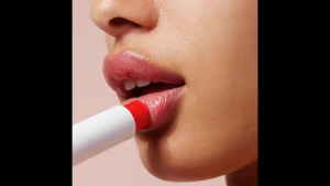 NIVEA STRAWBERRY SHINE LIP BALM 4.8G