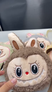 7สี สามารถเลือกสีได้ กระเป๋าสะพายข้างลายการ์ตูนแบบขนฟูๆ แฟชั่น ปรับสายได้ 21*16.5cm XKB