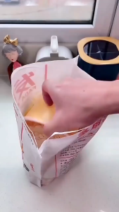 Muỗng xúc hạt cho Chó Mèo có rãnh kẹp miệng bịch (mẫu mới) - Love Pets Shop