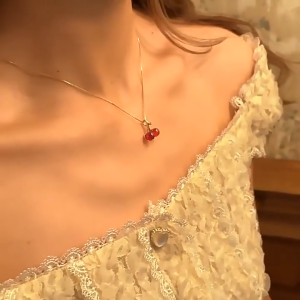 AHOURR สร้อยคอเชอร์รี่สีแดงย้อนยุคสร้อยคอเรียบง่ายโซ่กระดูกไหปลาร้าขั้นสูง