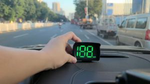 Universal Car Digital Speedometer Multifunctional Car GPS HUD Satellite Projector Motorcycle Meter Head Up Display for Auto Parts Vehicle