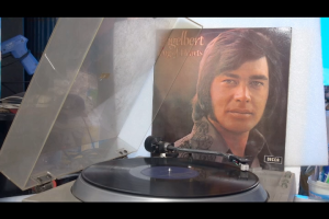 1 แผ่นเสียง 12นิ้ว h50 ENGELBERT HUMPERDINCKแผ่นVG++/NMริ้วรอยบาง เสียงรบกวนน้อยนิดไม่มีรอยลึก แผ่นล้างทำความสะอาดแล้ว ปกVG++มีตำหนิขอบนิดหน่อย ขอบไม่ขาด สันไม่ทะลุ