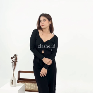Xamia Long Sleeve Kerut Crop Top Rib OOTD by Clashe