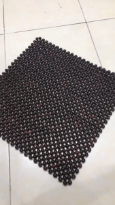 Đệm Lót Ghế Văn Phòng Hạt Gỗ Mun Kích Thước 45cm x 45cm hạt 1.2cm ( hình thật )