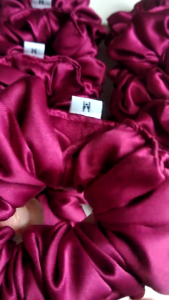 SCRUNCHIE HIJAB IKAT RAMBUT KOREA SATIN VELVET - Ukuran M