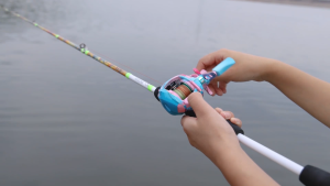 Sougayilang รอกเชือกรอกตกปลา 17 + 1Ball แบริ่ง Baitcasting รอกตกปลาป้องกันรอกตกปลาสแตนเลส 7.2: 1 8KG รอกตกปลาดึง