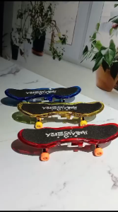 Finger SkateBoard Nyala/Mainan Skateboard Mini Lampu/Fingerboard Toy/Finger Skate