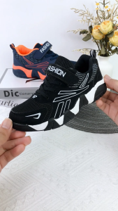 Sepatu Sneakers Anak laki laki sd sepatu sekolah hitam Sepatu Kasual Desain Velcro sepatu olahraga anak Jaring Bernapas sepatu sneaker anak Perempuan boys Casual Nyaman Empuk AntiSlip Usia 4-13 Tahun