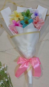 M043-ช่อดอกไม้กิ๊ฟติดผม  กิ๊ฟใช้งานได้จริงคุ้มค่าสุดๆ ของขวัญให้แฟน/วันครบรอบ ของขวัญรับปริญญา/แสดงความยินดี