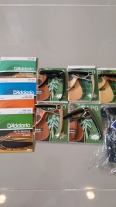 สายกีต้าร์โปร่ง+คาโป้เหล็ก3in1+ขาแขวนกีต้าร์ จัดชุดสุดคุ้ม ซื้อยกชุดคุ้มกว่า!!