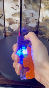 HCM Bật Lửa Khè Xài Gas Hình Dao Cà Rốt Vô Tri Có Đèn Led Nhấp Nháy (Chọn Màu)