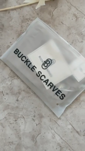 Hijab Segi Empat BUCKLE Paris Jadul Logo AZ Free POUCH EXKLUSIF