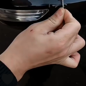 ปากกาแต้มสี ปากกาสำหรับลบรอยขีดข่วนบนรถยนต์ และมอเตอร์ไซค์ ใช้งานได้ 2 หัว ปากกาสีรถ