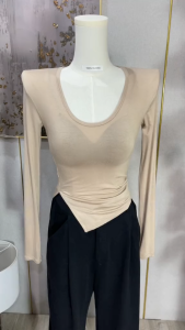 Áo thun nữ form ôm dài tay cổ tròn xẻ tà 5 màu nâu be trắng đen hồng free size dưới 55kg - trieuduong08