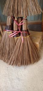 ไม้กวาดทางมะพร้าวตัดปลาย