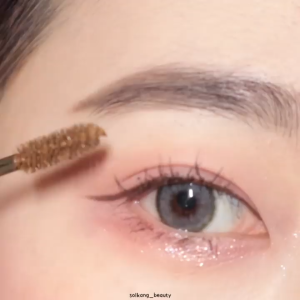 Mascara Chải Đổi Màu Lông Mày  Chống Trôi Siêu Bền Kissme Heavy Rotation Coloring Eyebrow  8g ( Màu Xám Be 09 )