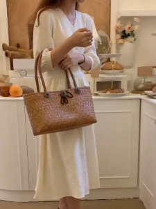 กระเป๋าสะพาย กระจูดสาน กระเป๋าถือผู้หญิง กว้าง 12นิ้ว งานบุผ้าซับใน มีซิป งานมีพร้อมส่ง