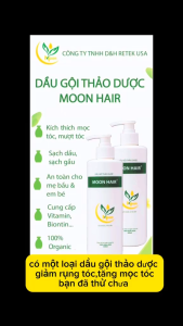 Dầu gội thảo dược Moon Hair 439ml hỗ trợ làm giảm gãy rụng và giúp tóc mềm mượt dài nhanh hơn.