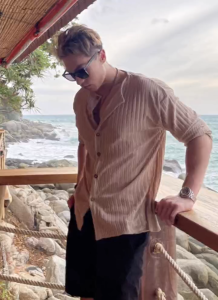 HUILISHI Hollow design resort style mens sun protection shirt casual long-sleeved knitted cardigan shirt