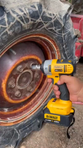 บล็อคไฟฟ้าDewalt แถม ดอก แรงดัน 18v กำลังขับ 580w