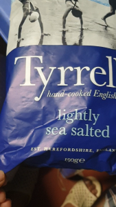 Khoai Tây Chiên Tyrrells Ít Muối Biển 150G nhập khẩu Vương Quốc Anh