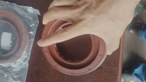 Phớt chắn dầu sau Howo (oil seal) Thông số 82.5x139.8x20 phớt sắt.