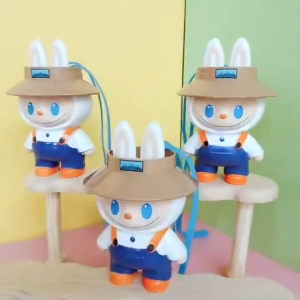 LABuBuพัดลมมือถือลายการ์ตูนสร้างสรรค์ ชาร์จ USB พัดลมคล้องคอพกพาได้ ลมแรงด้วยแหล่งจ่ายไฟมือถือ