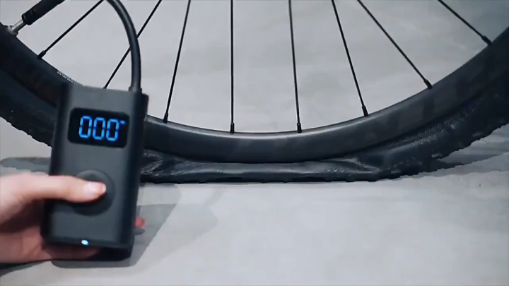 Xiaomi Mijia Portable Electric Air Pump 2 Smart Digital Display Tire Inflator Car Air Compressor Pump Electric Smart LED COD