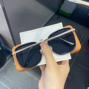 Summer Fashion Oversized Frame Sunglasses for Outdoor Travel Driving Beach UV Protection Glasses