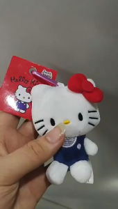 พวงกุญแจตุ๊กตา Hello Kitty ตุ๊กตาคิตตี้น่ารัก จี้ตุ๊กตาการ์ตูน Sanrio Kitty เหมาะสำหรับตกแต่งเป้สะพายหลัง. เหมาะสำหรับสาวๆ