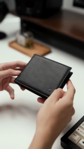 Cartiera Alpha Wallet Dompet Bifold Lipat 2 in 1 Kartu Dan Uang Pria Wanita Premium