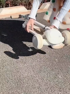 สกุตเตอร์เด็ก สกู๊ตเตอร์ 3 ล้อ สกู๊ตเตอร์เด็ก ล้อมีไฟ พับเก็บง่าย ช่วยบริหารกล้ามเนื้อขาและช่วยในการทรงตัวของเด็ก ระดับ รับน้ำหนักได้ 60 Kg