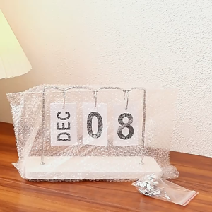 Eyre Beruang kalender ornamen ruang tamu ruang kantor kalender desktop kantor kreatif kerajinan logam besi Eropa Bear calendar ornament living room office desktop calendar creative