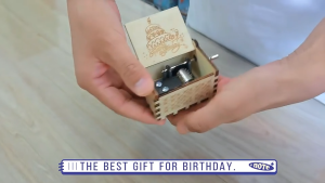 Terbaru Kotak Musik Kayu Wooden Music Box Vintage Diputar Manual