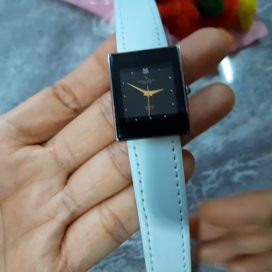 Đồng hồ nữ NICOLA VALENTINO dây da second hand si nhật- đã qua sử dụng