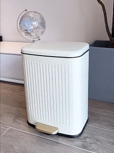 🇲🇾 Ready Stock 13L Stainless Steel Dustbin Home Living Kitchen Office Pedal Trash Bin Rubbish Bin Tong Sampah 垃圾桶